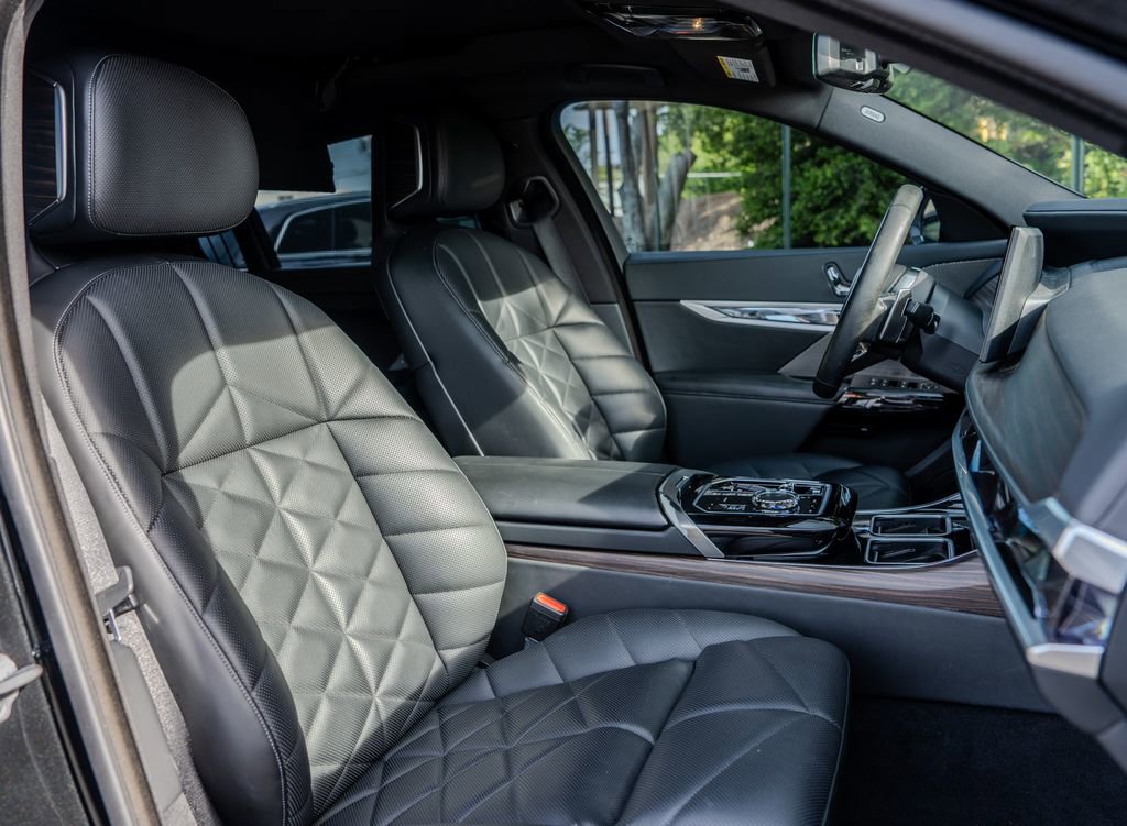 Used 2023 BMW 740i RWD image 23