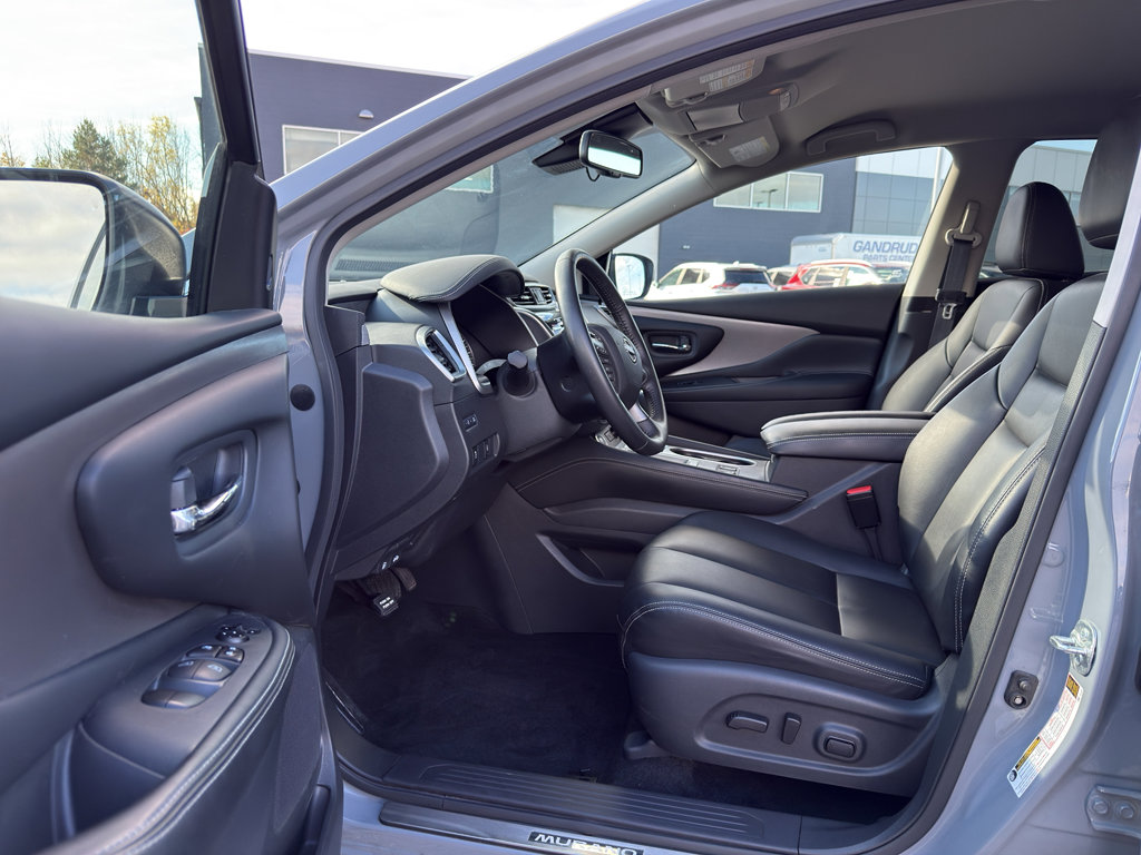 Certified 2023 Nissan Murano SV w/ SV Midnight Edition Package image 11