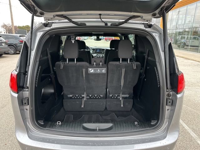 Used 2019 Chrysler Pacifica Touring Plus w/ S Appearance Package image 10