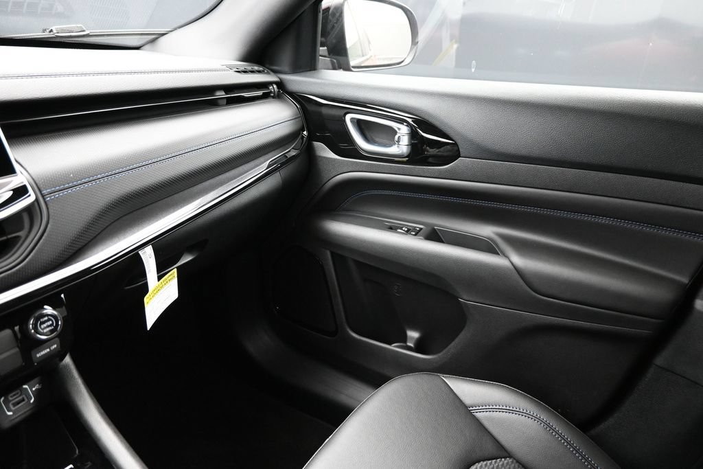 New 2026 Jeep Compass Latitude AWD/4WD image 15