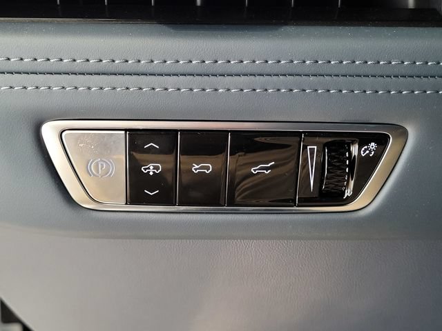 New 2025 Cadillac Escalade IQ Sport 2 w/ LPO, ONYX Package AWD/4WD image 13
