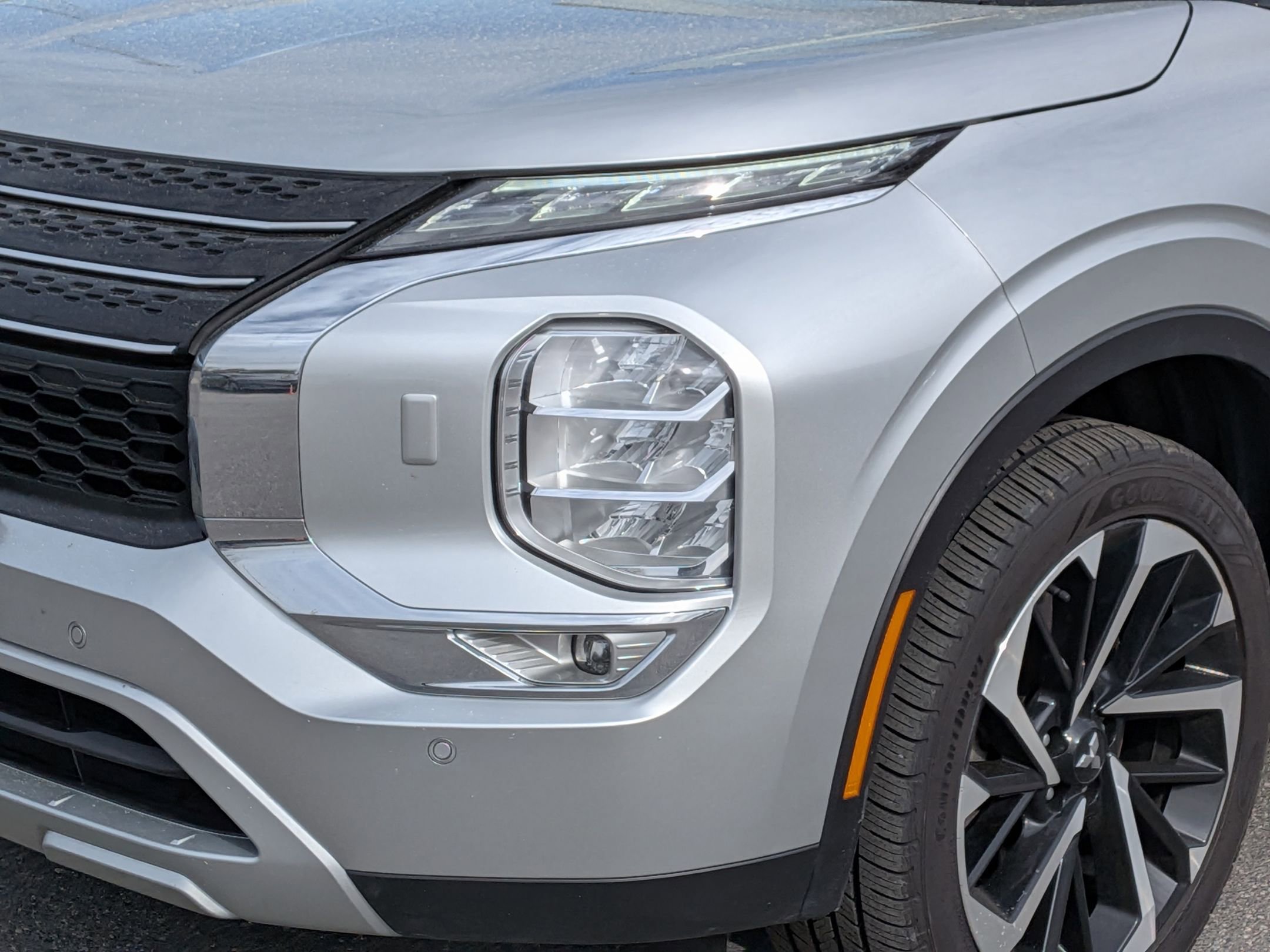 Used 2024 Mitsubishi Outlander SE image 9