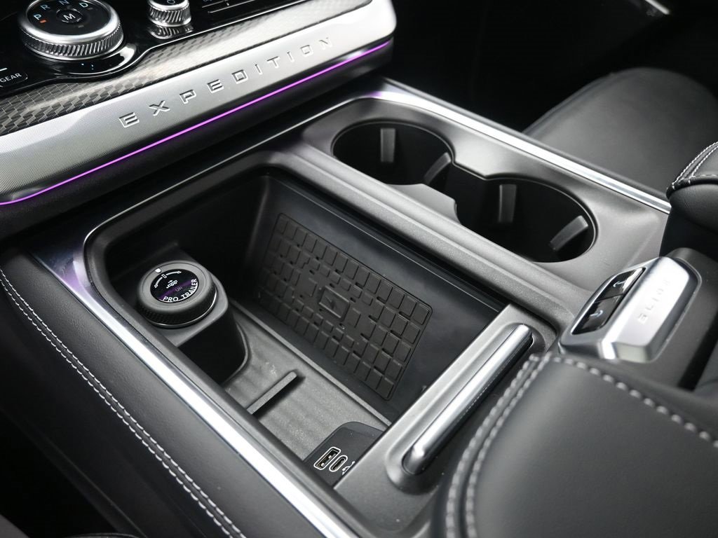 New 2025 Ford Expedition Platinum w/ Stealth Performance Package image 30