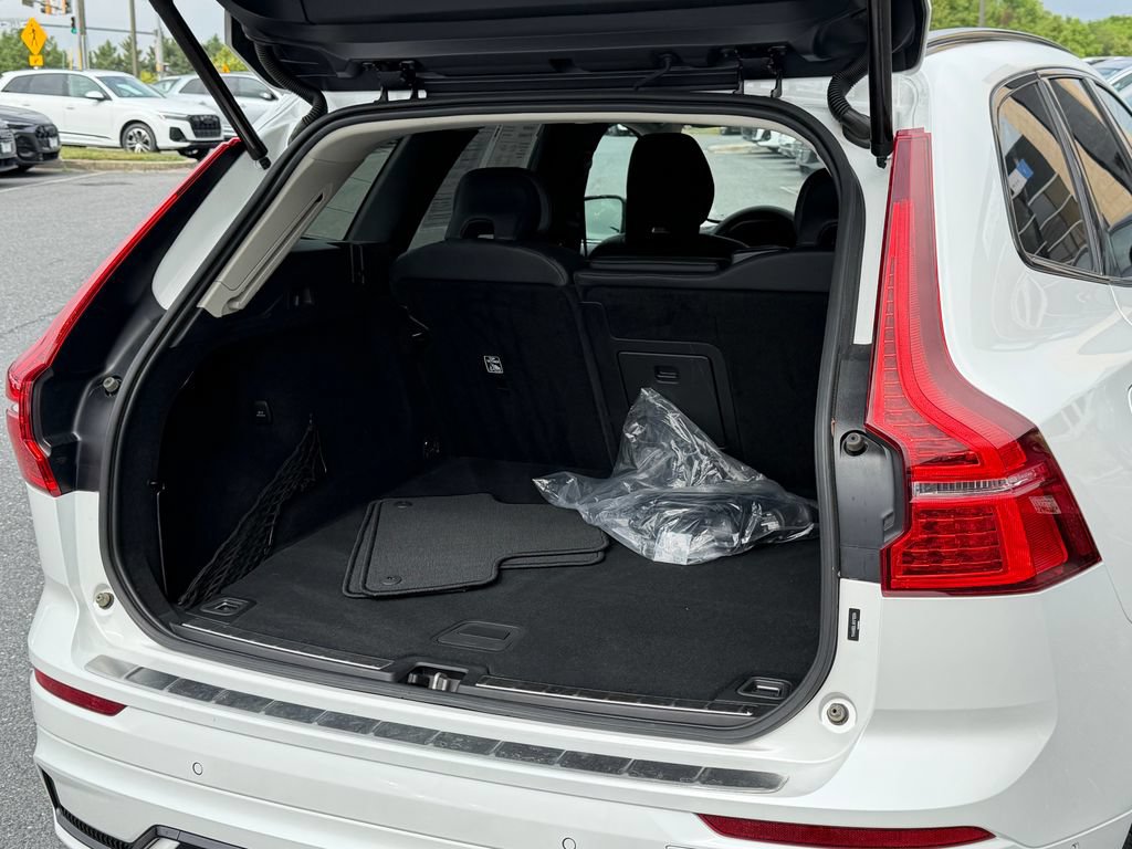Certified 2024 Volvo XC60 T8 Plus w/ Protection Package Premier AWD/4WD image 19