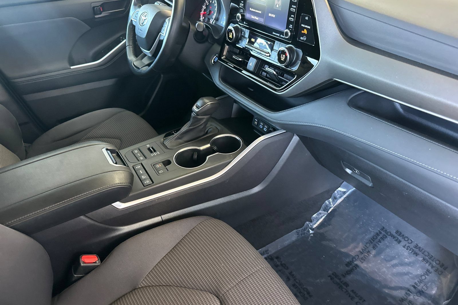 Used 2022 Toyota Highlander LE AWD/4WD image 19