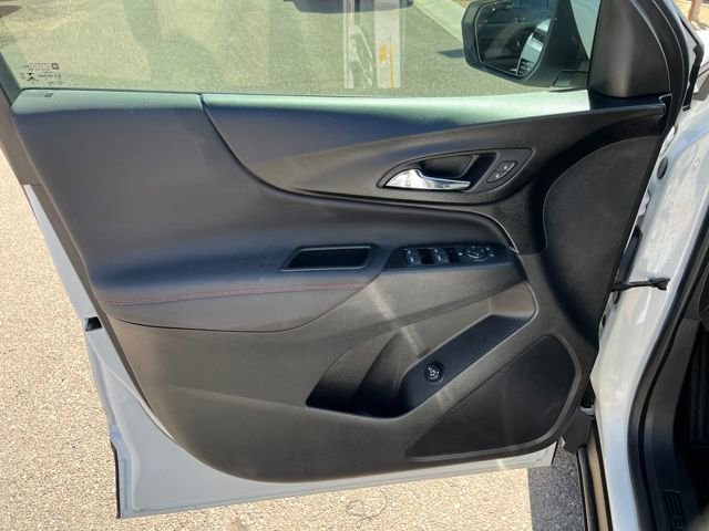 Used 2022 Chevrolet Equinox RS w/ Infotainment Package image 5