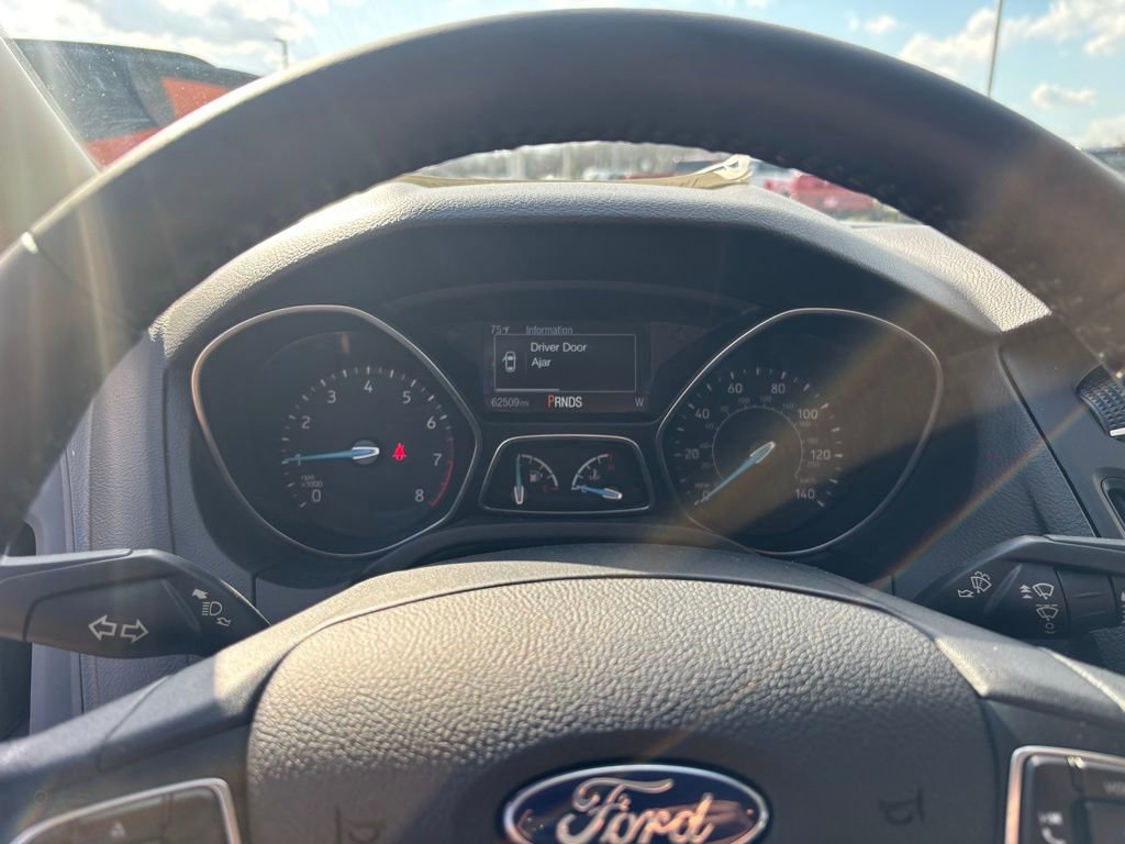Used 2018 Ford Focus SE w/ SE Appearance Package image 13