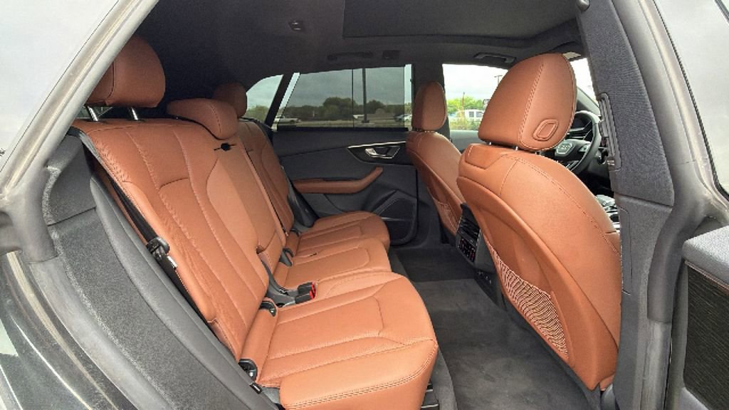 Used 2023 Audi Q8 Premium Plus image 39