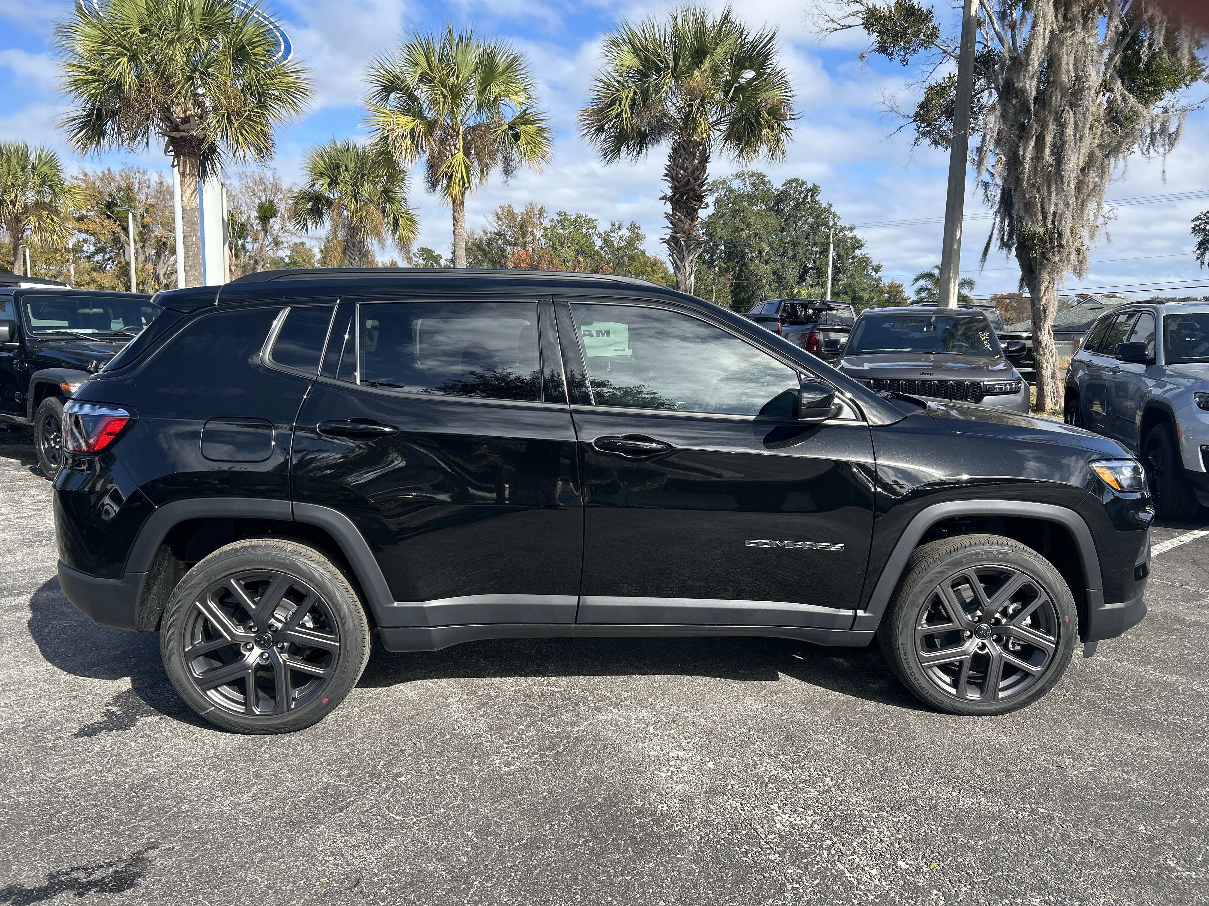 New 2026 Jeep Compass Latitude image 9