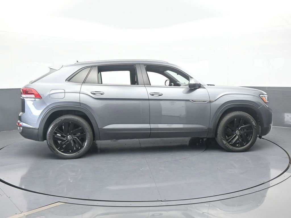 Used 2022 Volkswagen Atlas Cross Sport SE w/ Black Wheel Package image 7