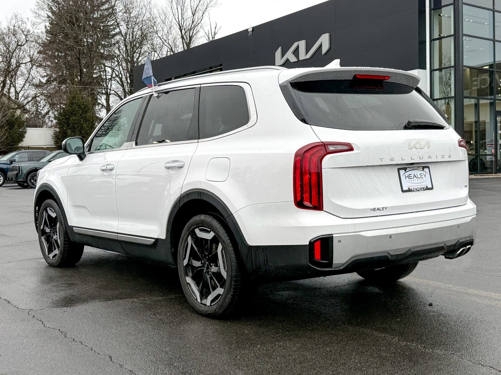 Certified 2024 Kia Telluride S w/ S Sunroof Package image 5