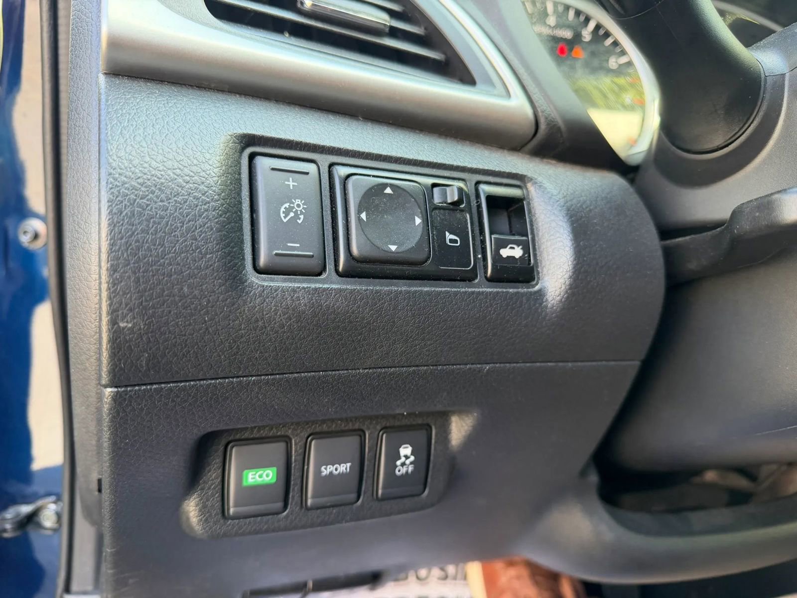 Used 2016 Nissan Sentra SR FWD image 26