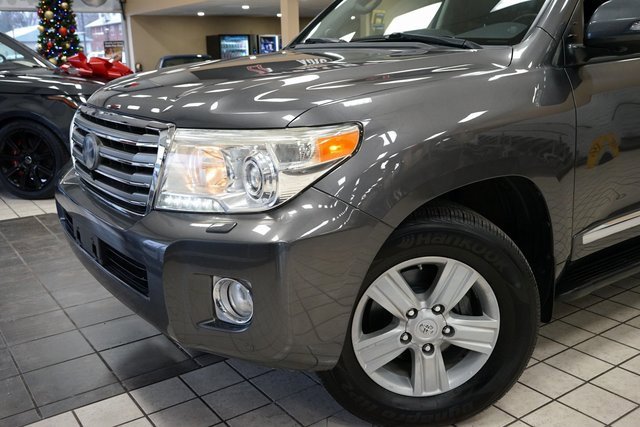 Used 2013 Toyota Land Cruiser image 25