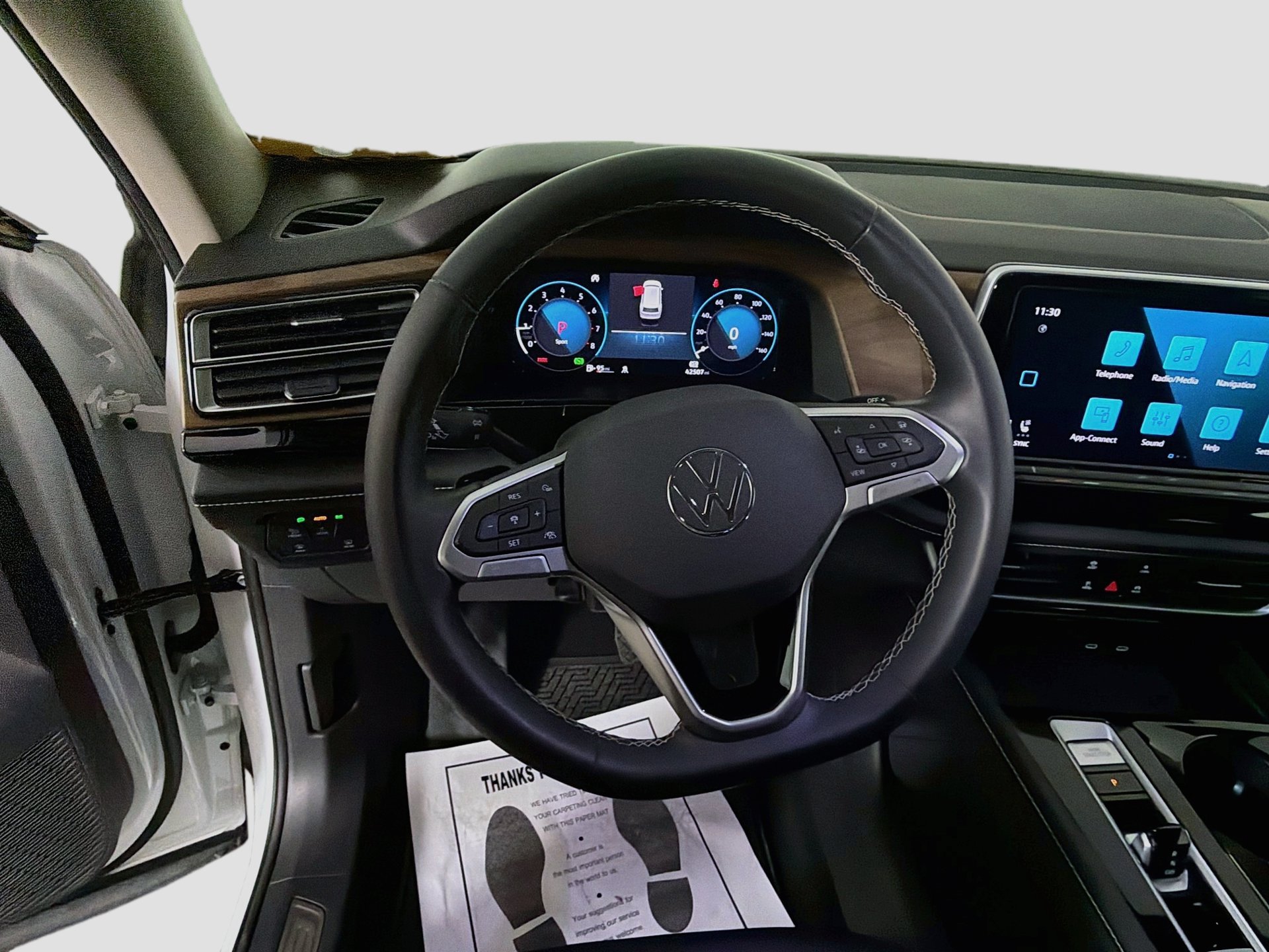 Used 2024 Volkswagen Atlas SE w/ Black Wheel Package FWD image 11