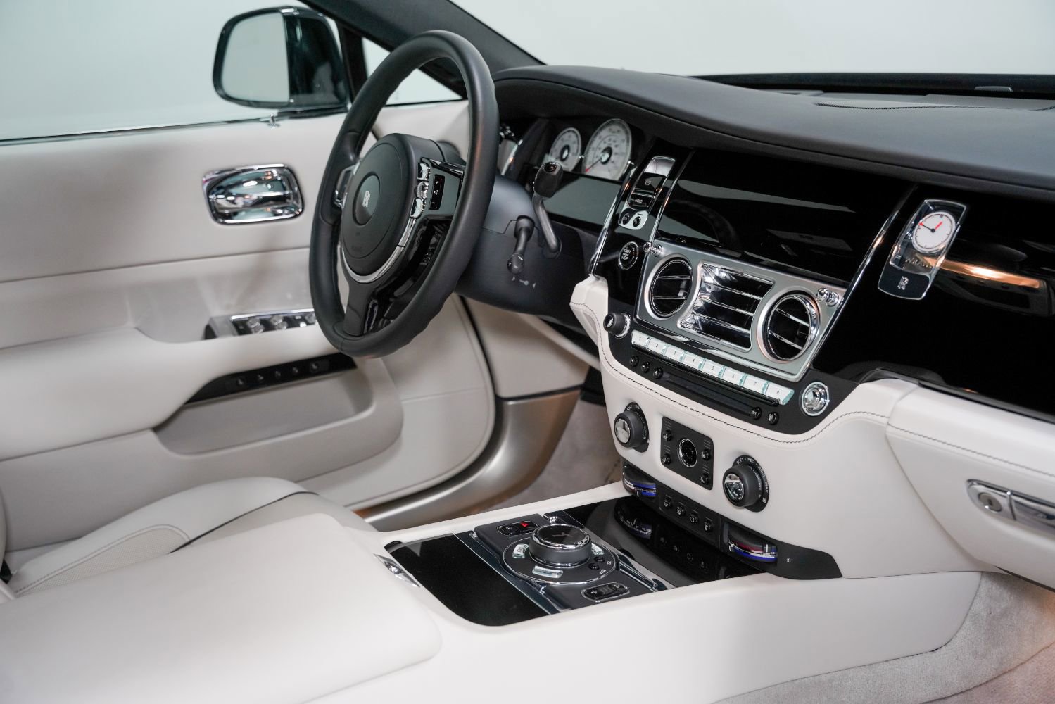 Used 2017 Rolls-Royce Wraith image 30