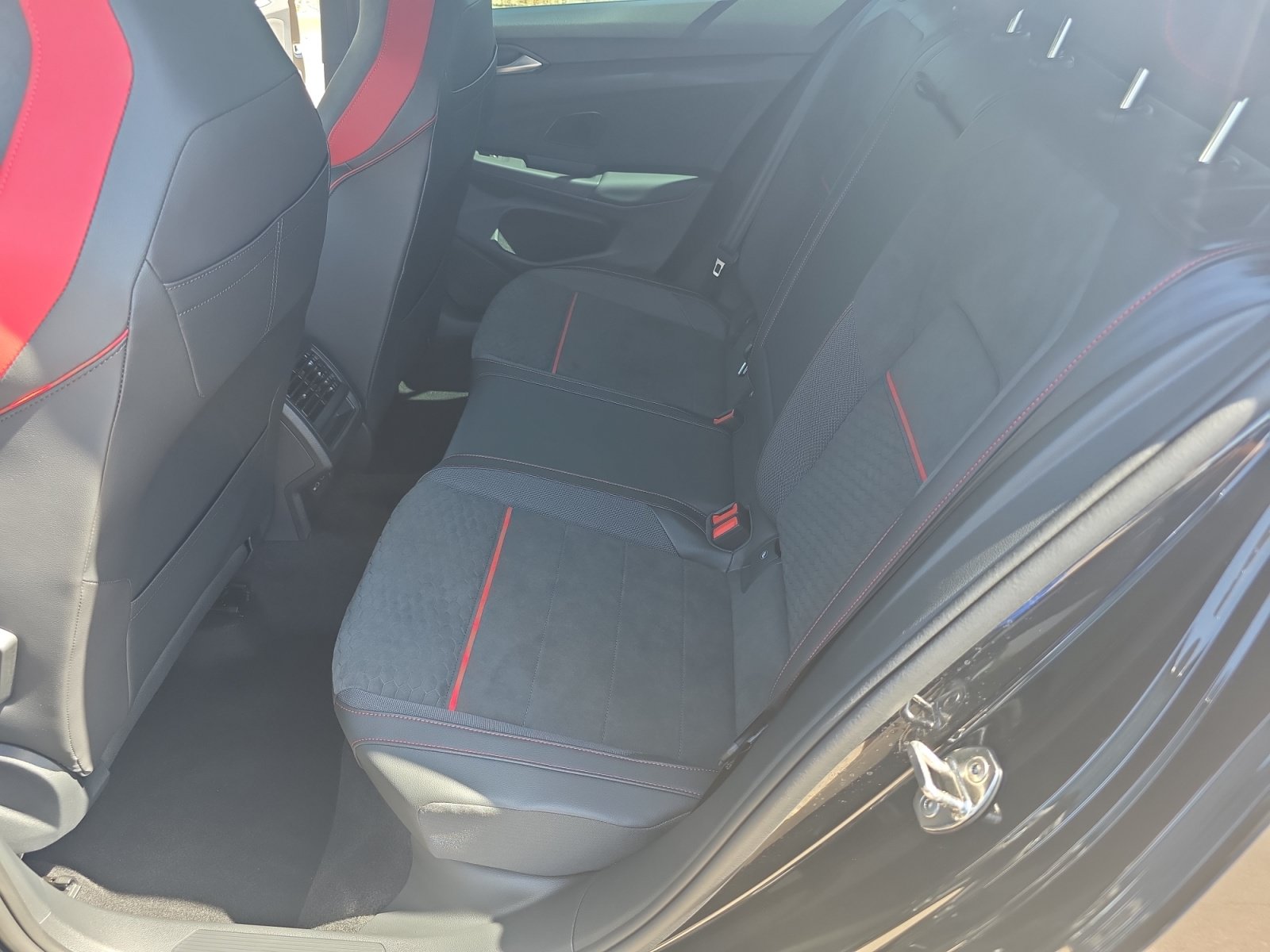 Certified 2025 Volkswagen Golf S FWD image 17