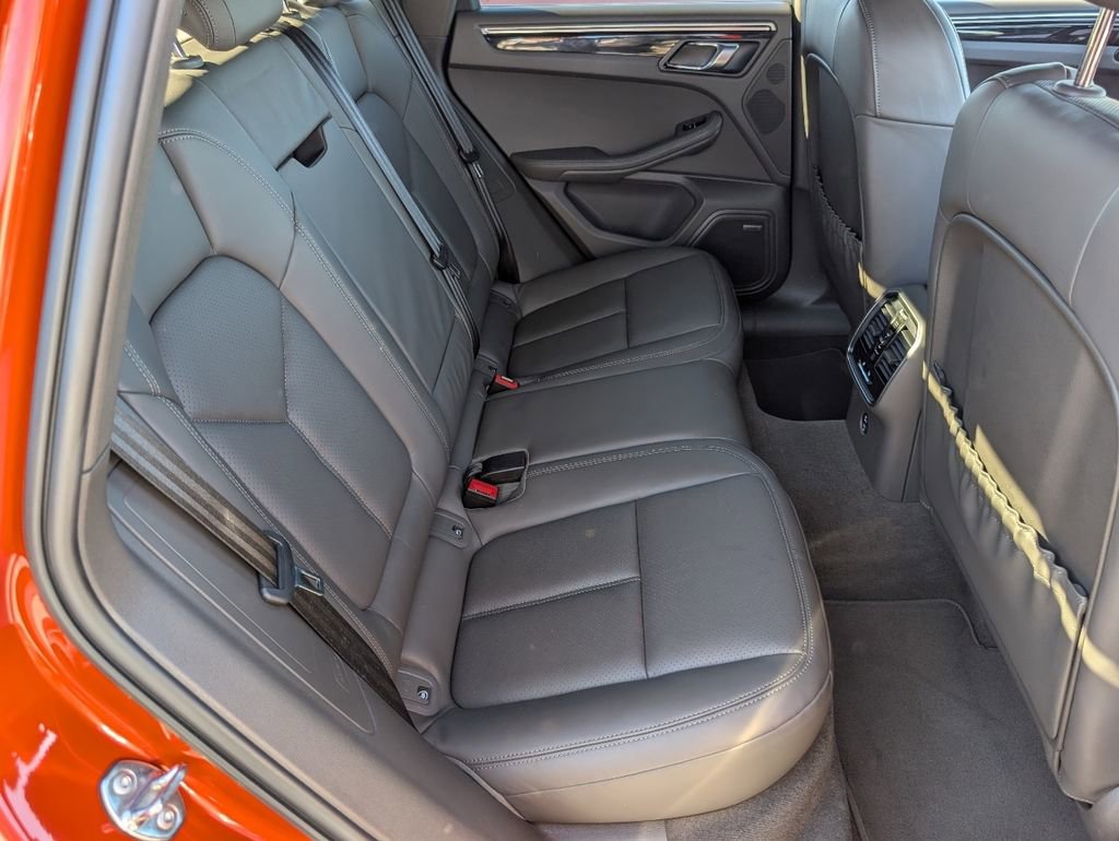Certified 2024 Porsche Macan image 7