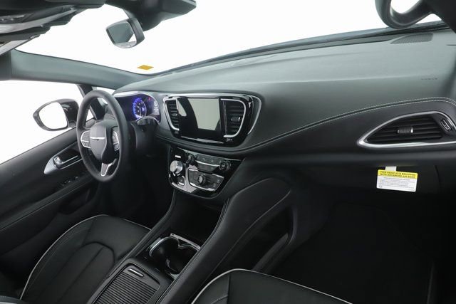 New 2026 Chrysler Pacifica Limited image 33