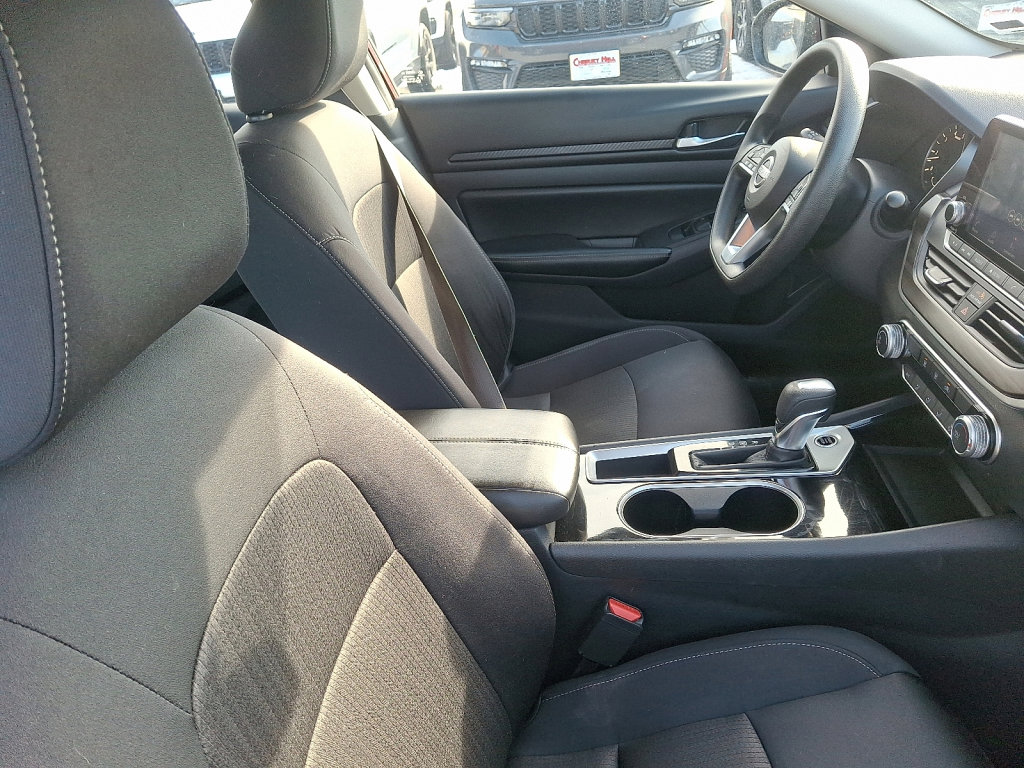 Used 2024 Nissan Altima 2.5 SV image 11