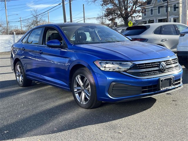 Used 2023 Volkswagen Jetta SE w/ Panoramic Sunroof Package image 4