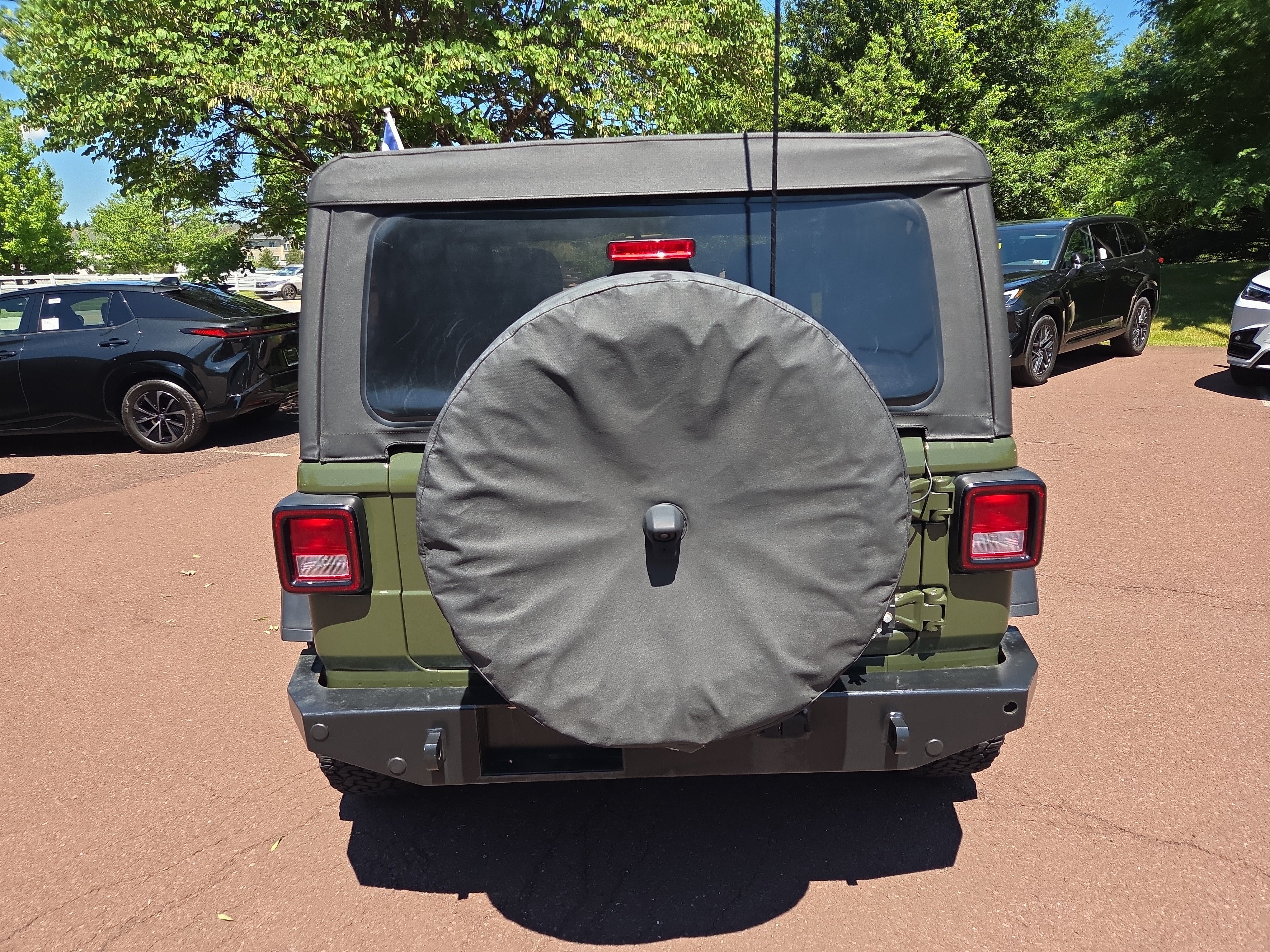 Used 2021 Jeep Wrangler Rubicon w/ Cold Weather Group AWD/4WD image 4