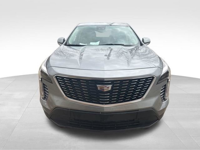 Certified 2023 Cadillac XT4 Luxury w/ Cold Weather Package image 2