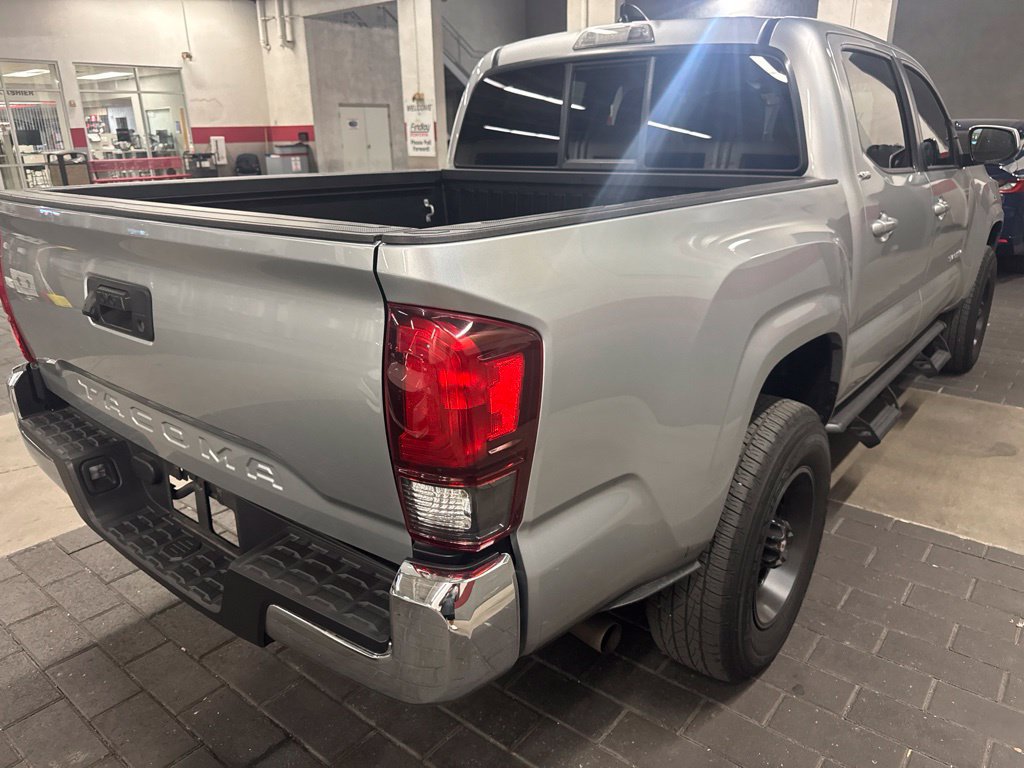 Used 2022 Toyota Tacoma SR5 RWD image 3
