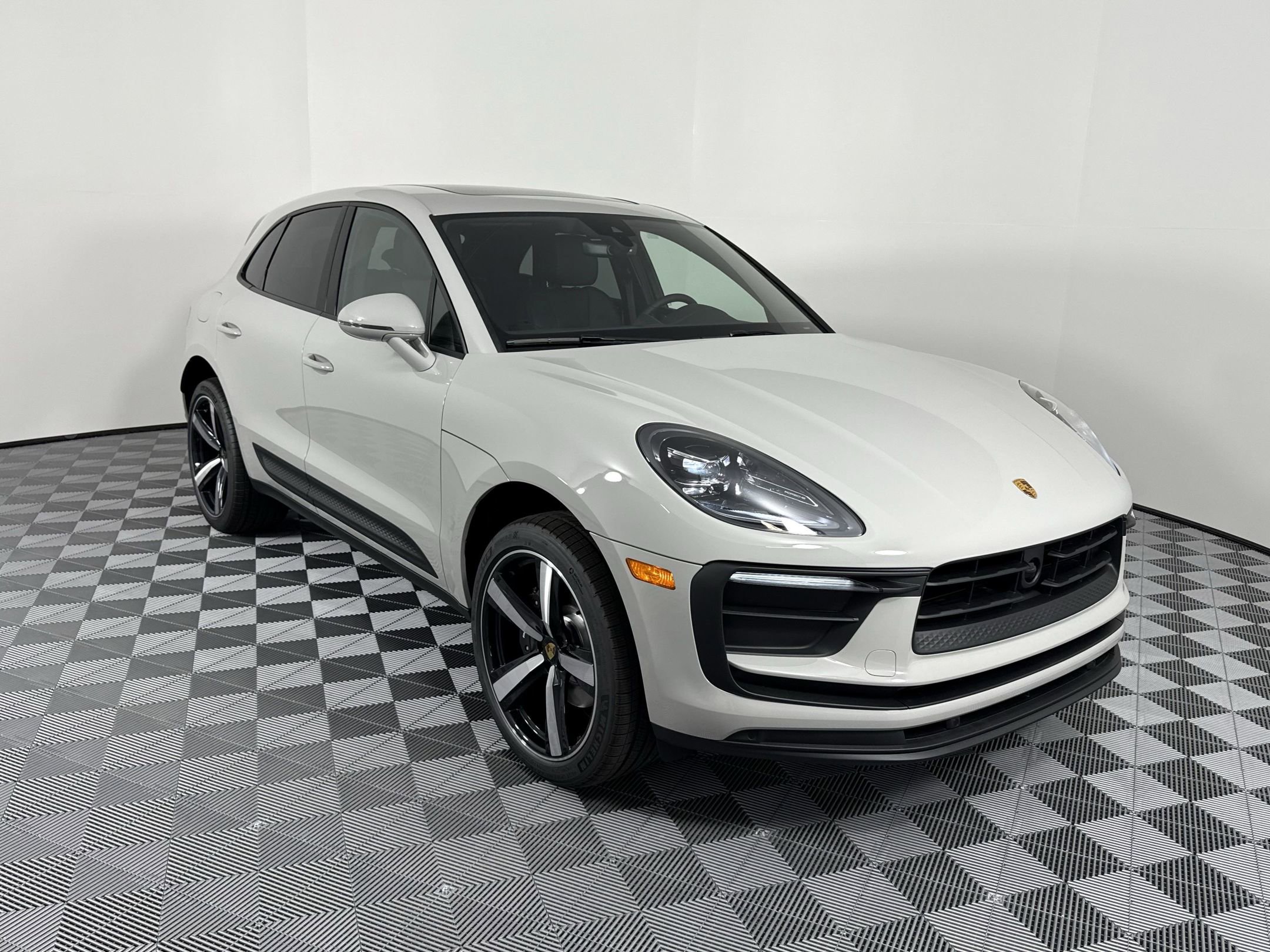 New 2025 Porsche Macan image 7