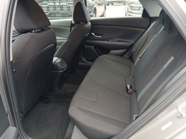 Used 2023 Hyundai Elantra SEL image 10