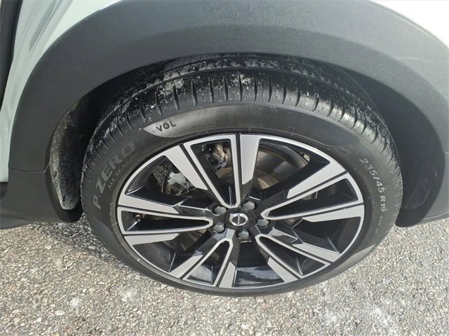 Used 2021 Volvo V60 T5 Cross Country image 16