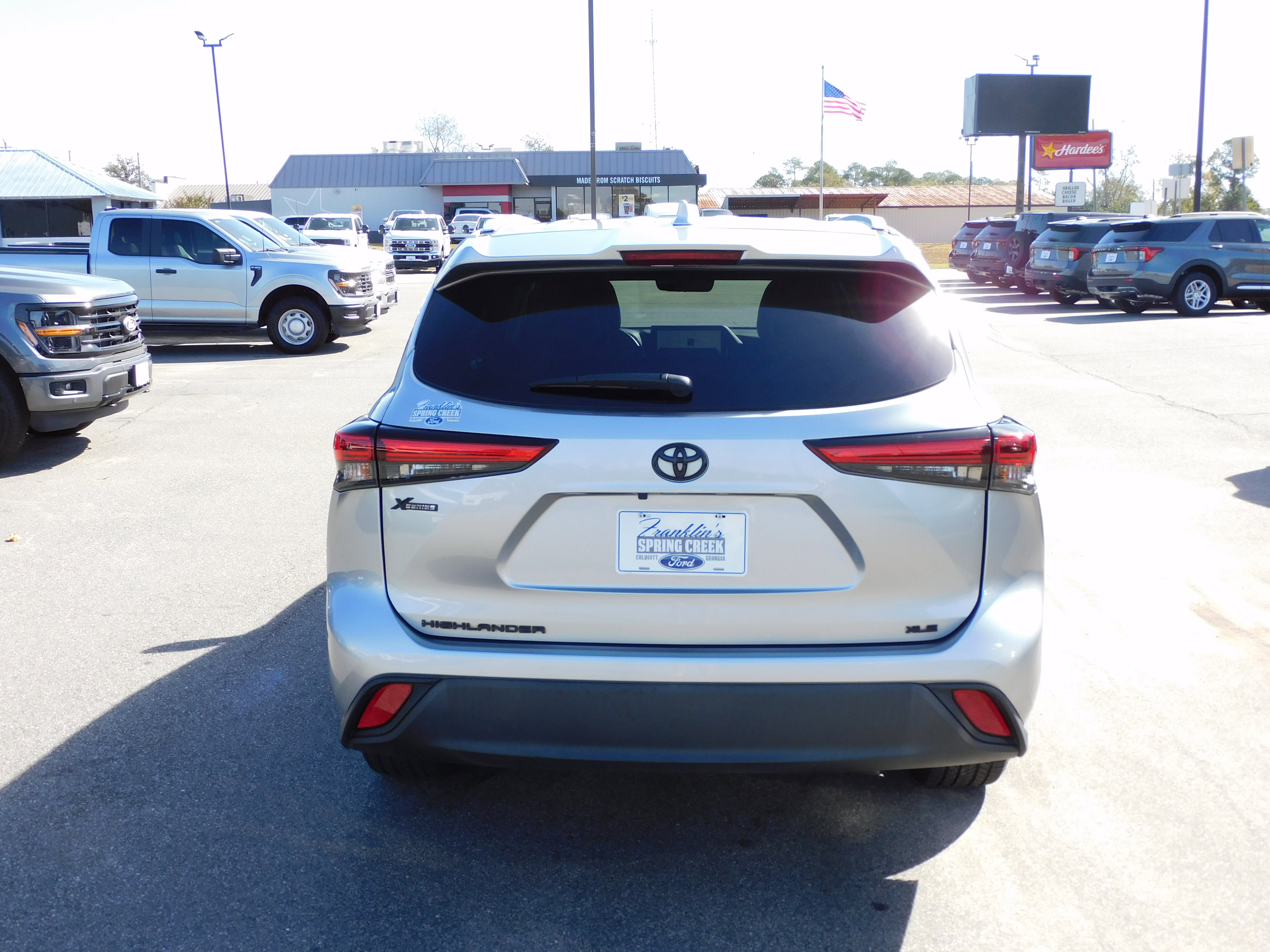 Used 2023 Toyota Highlander XLE image 5