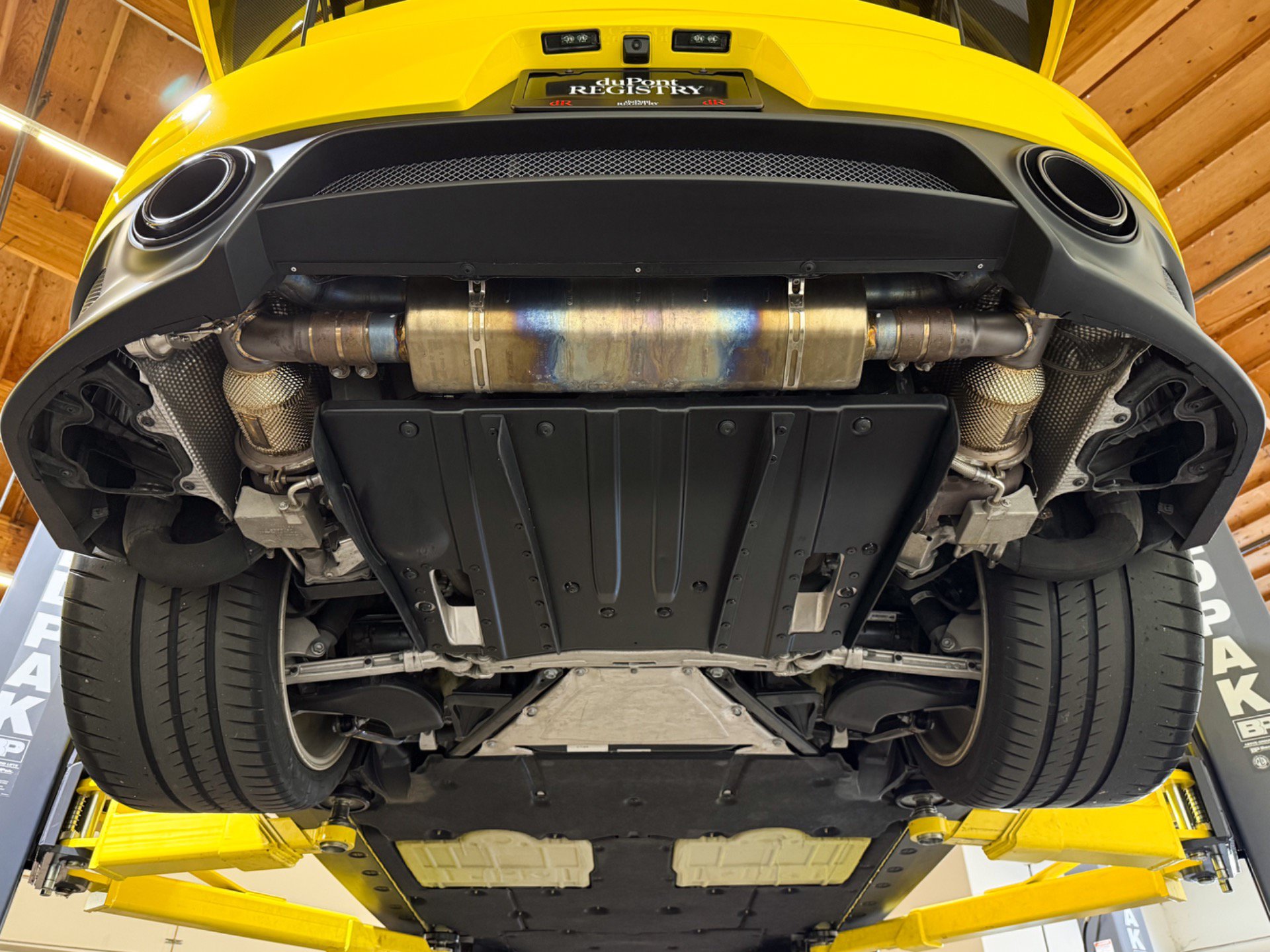 Used 2018 Porsche 911 GT2 RS w/ Weissach Package RWD image 96