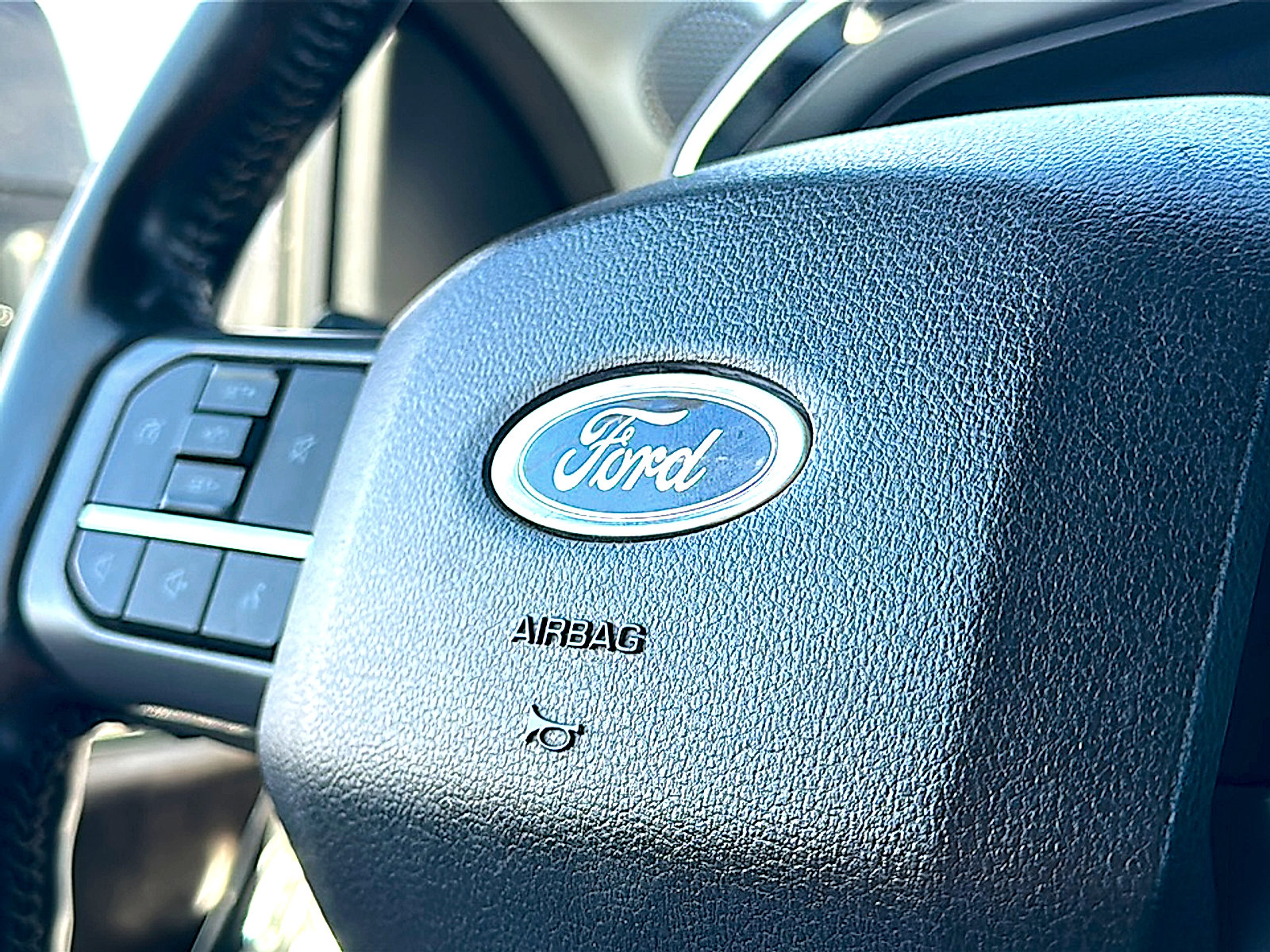 Used 2023 Ford F250 Lariat w/ Sport Appearance Package AWD/4WD image 32