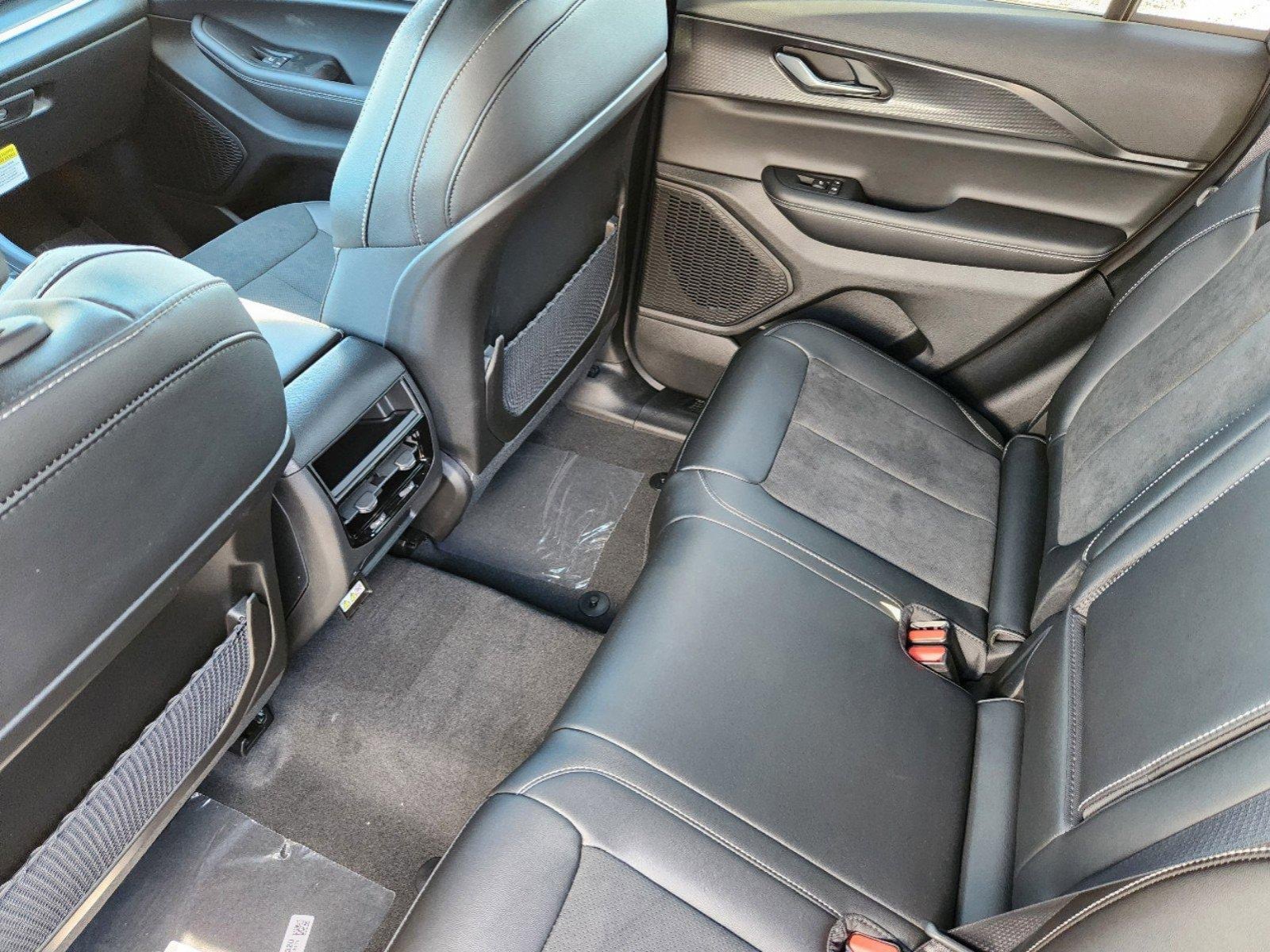 New 2025 Jeep Grand Cherokee Altitude image 14