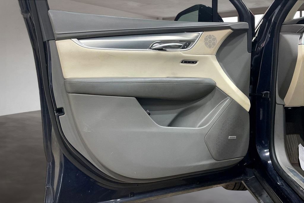 Used 2017 Cadillac XT5 Luxury w/ Driver Awareness Package image 23