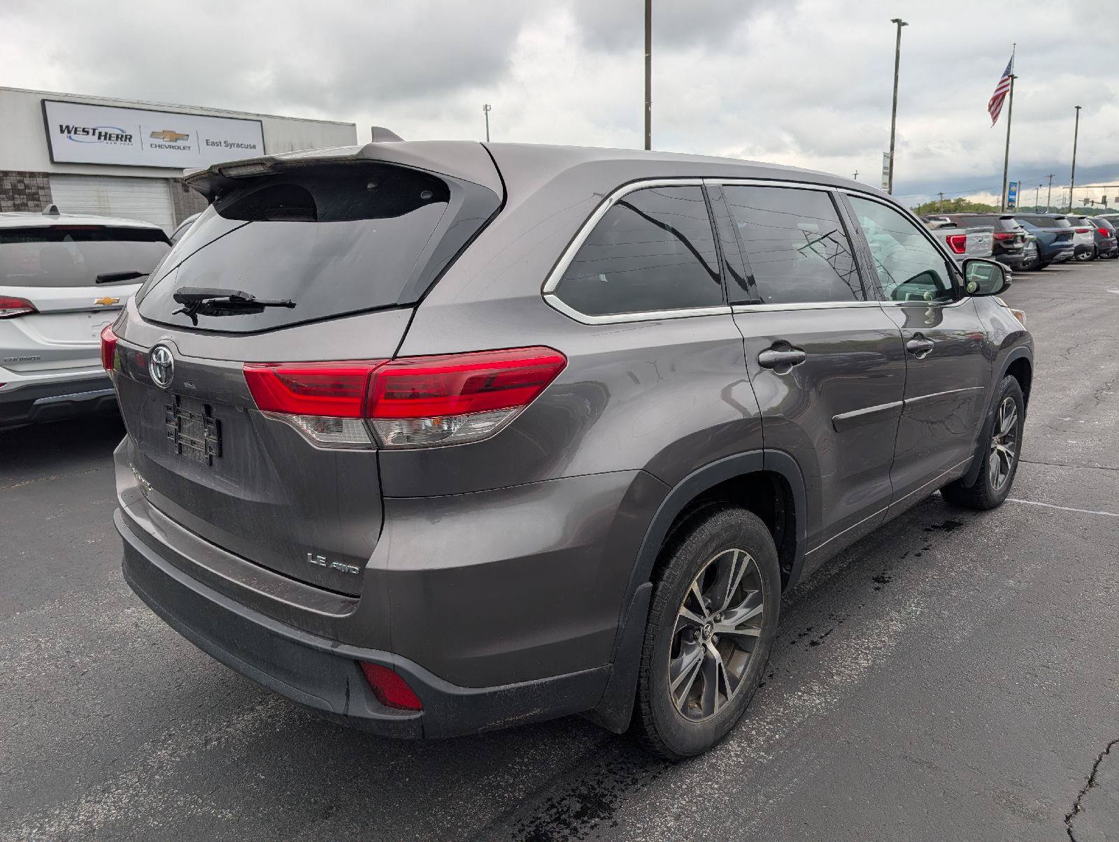 Used 2017 Toyota Highlander Plus AWD/4WD image 7