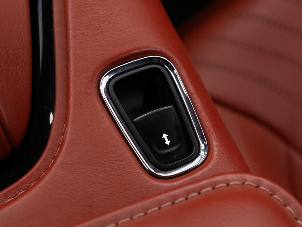 Used 2021 Aston Martin DB11 Volante RWD image 38