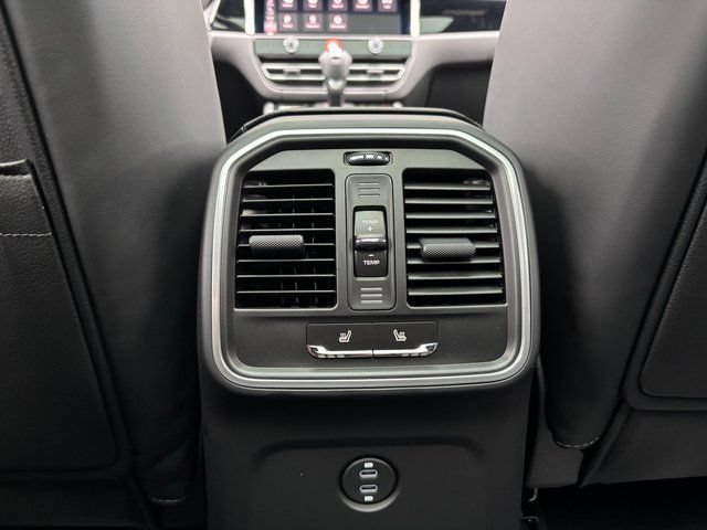Certified 2026 Porsche Macan AWD/4WD image 24