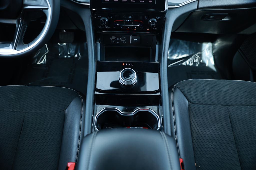 Used 2023 Jeep Grand Cherokee Altitude AWD/4WD image 28