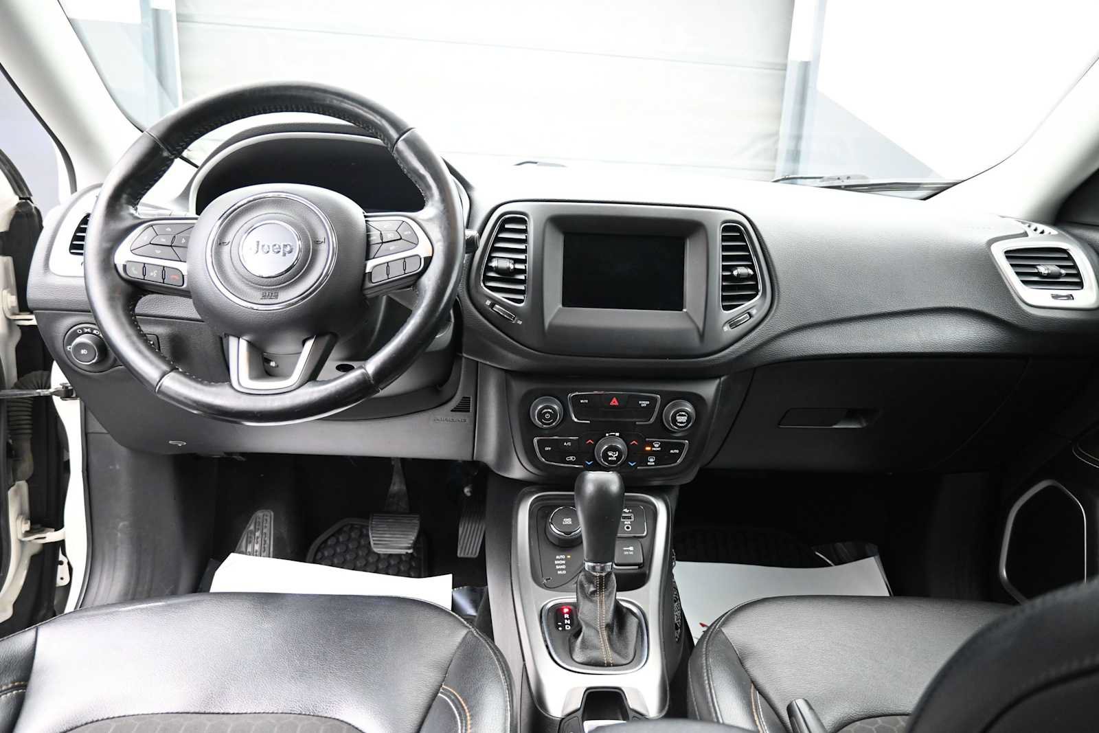 Used 2019 Jeep Compass Latitude w/ Cold Weather Group AWD/4WD image 13