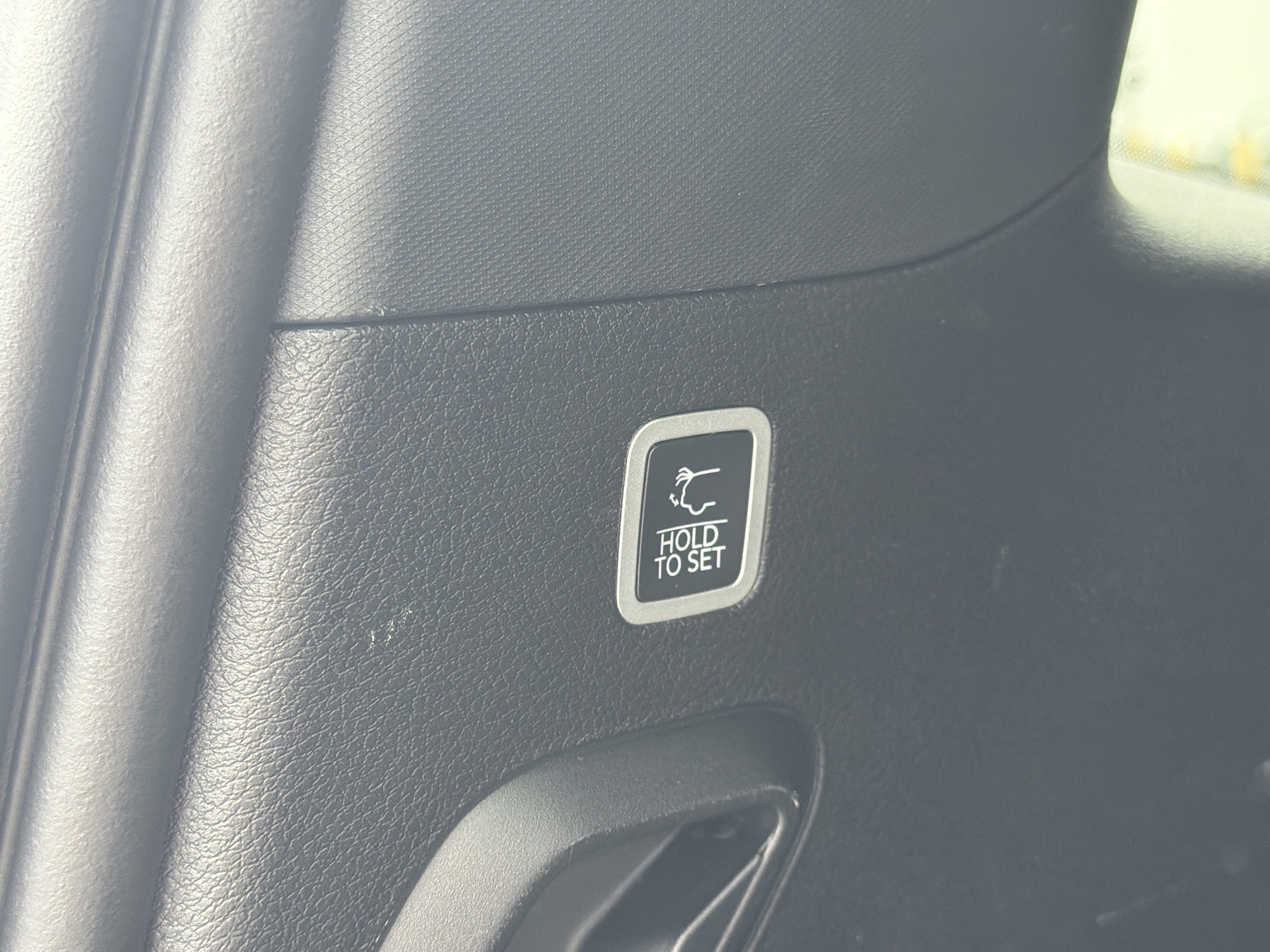 Used 2025 Jeep Wagoneer 4WD image 23