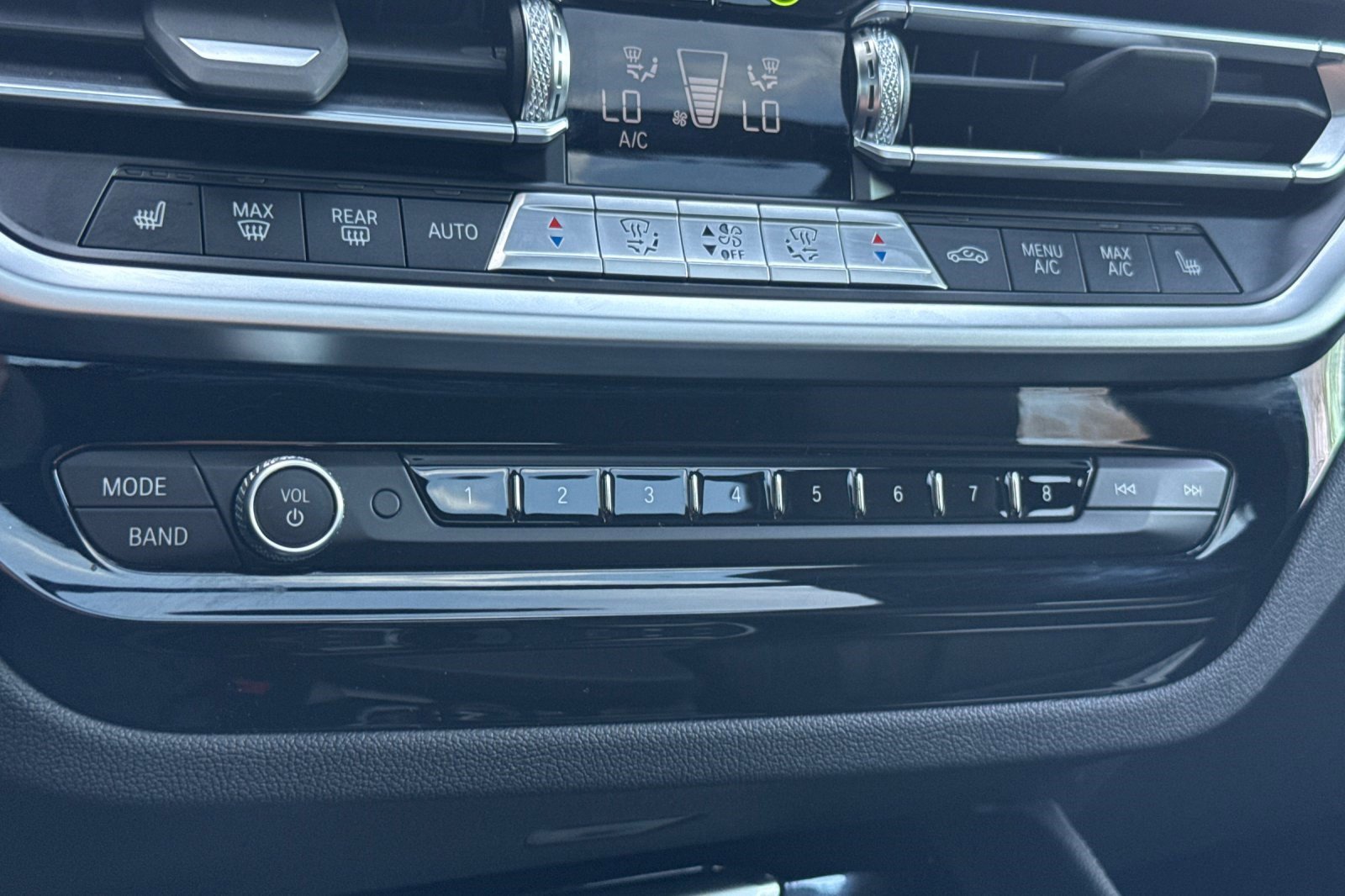 Certified 2023 BMW X4 xDrive30i w/ Premium Package image 25