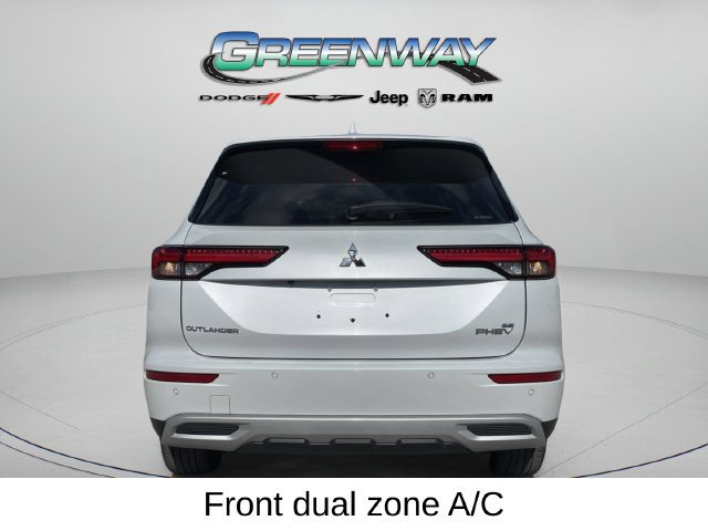 Used 2025 Mitsubishi Outlander SE AWD/4WD image 4