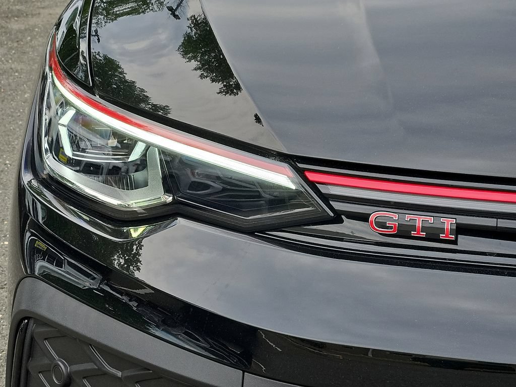 Certified 2025 Volkswagen GTI SE FWD image 9