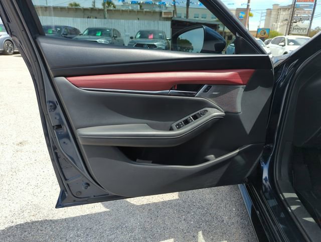 Used 2019 MAZDA MAZDA3 Hatchback w/ Premium Package image 17