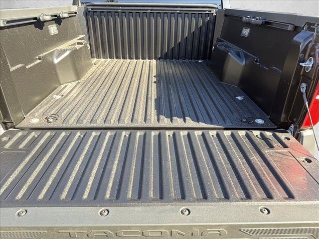 Used 2025 Toyota Tacoma SR5 AWD/4WD image 22