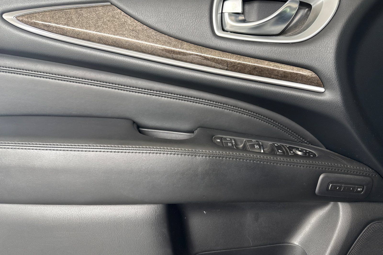 Used 2015 INFINITI QX60 Luxe w/ Premium Plus Package AWD/4WD image 11
