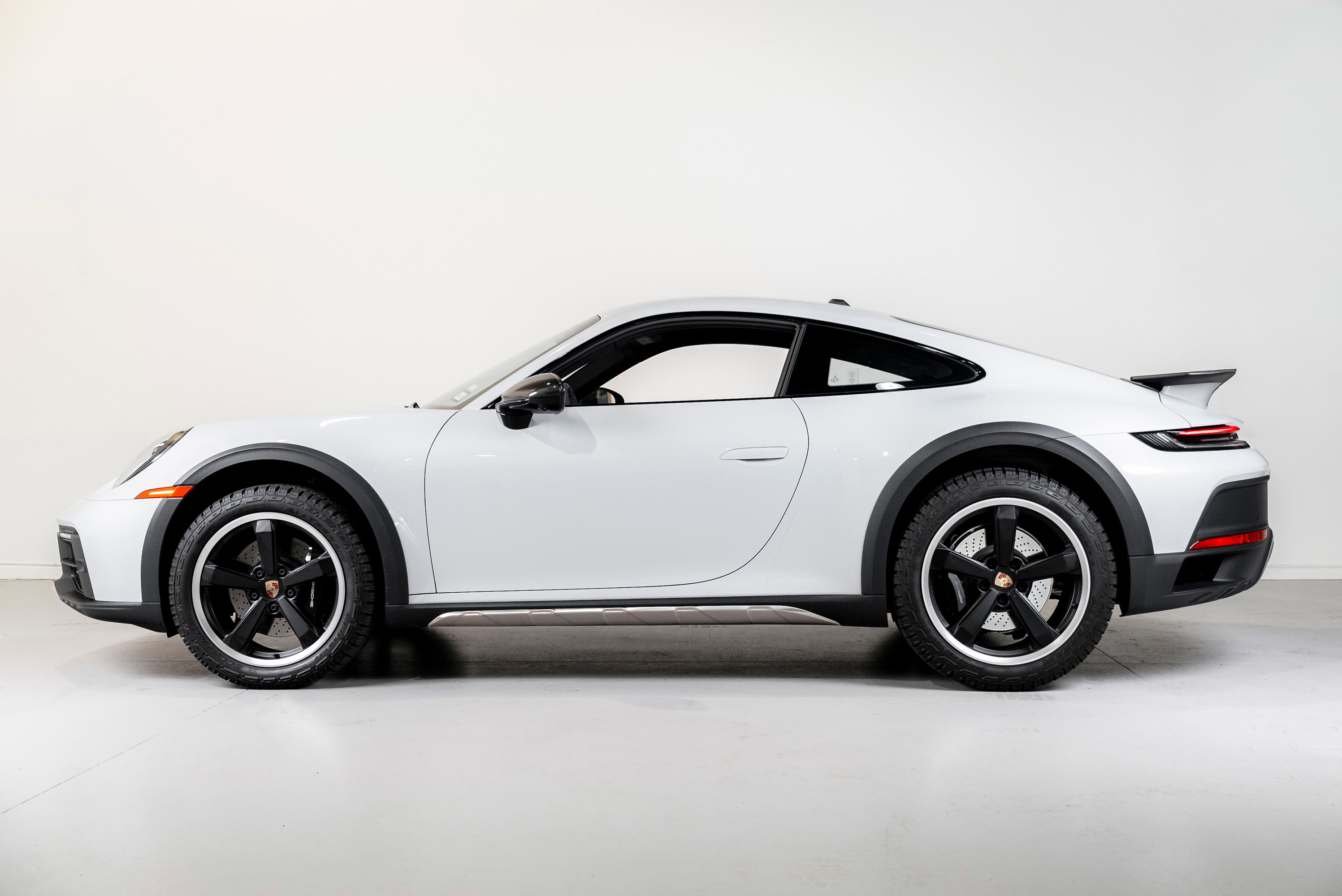 Used 2024 Porsche 911 Dakar AWD/4WD image 2