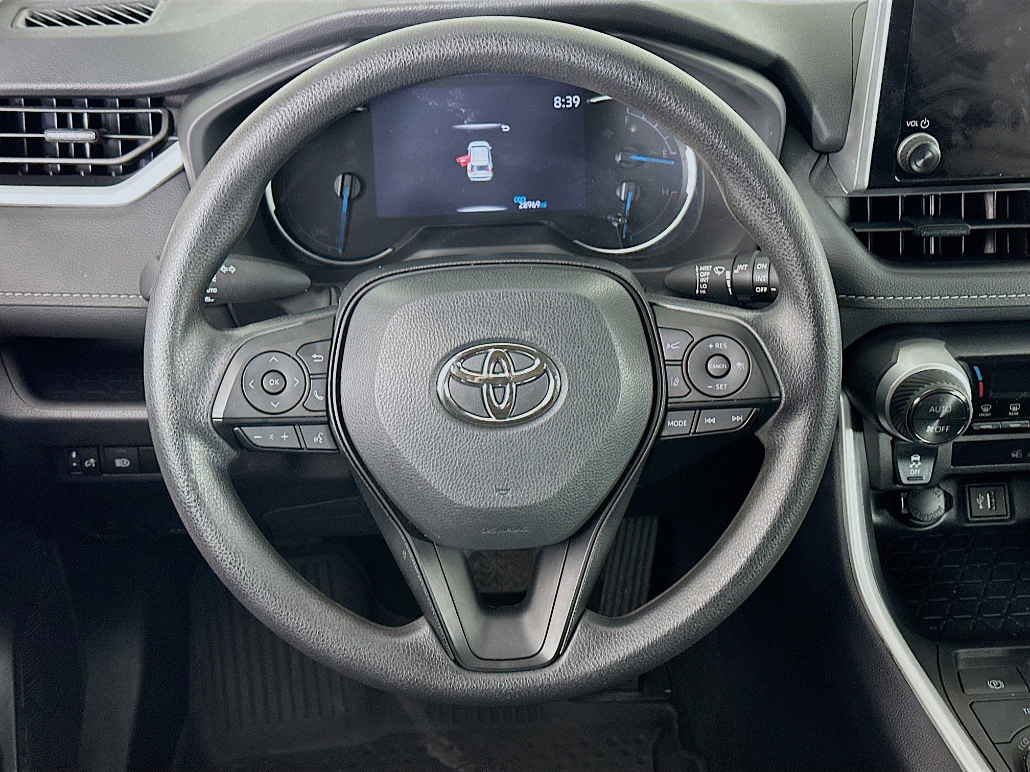 Used 2025 Toyota RAV4 XLE AWD/4WD image 18