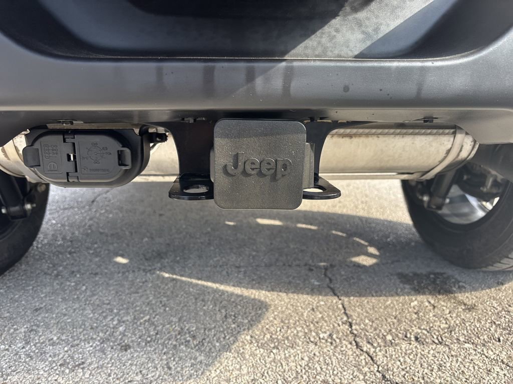 Used 2022 Jeep Wrangler Unlimited Sahara w/ Cold Weather Group image 9